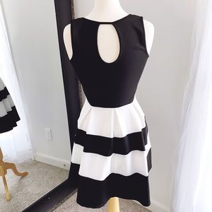 Stunning Black + White Striped Dress - Open back 🖤